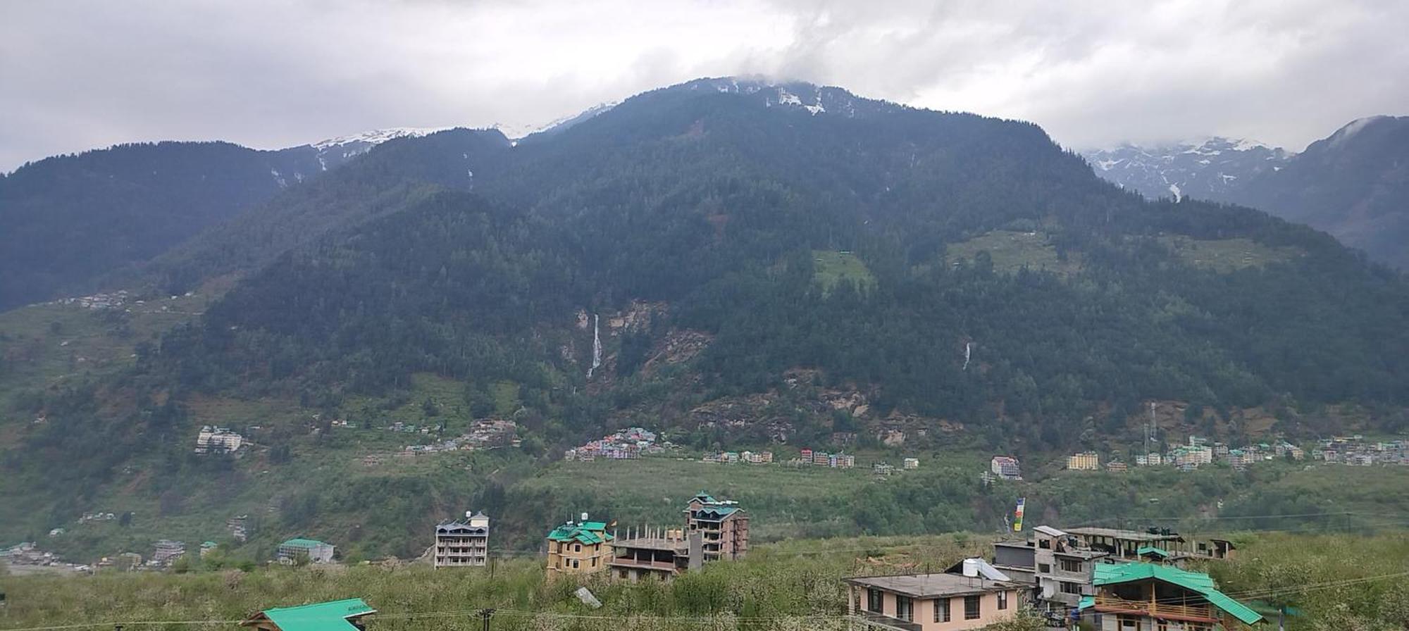Hotel Sakura Palace Manali  Exterior photo