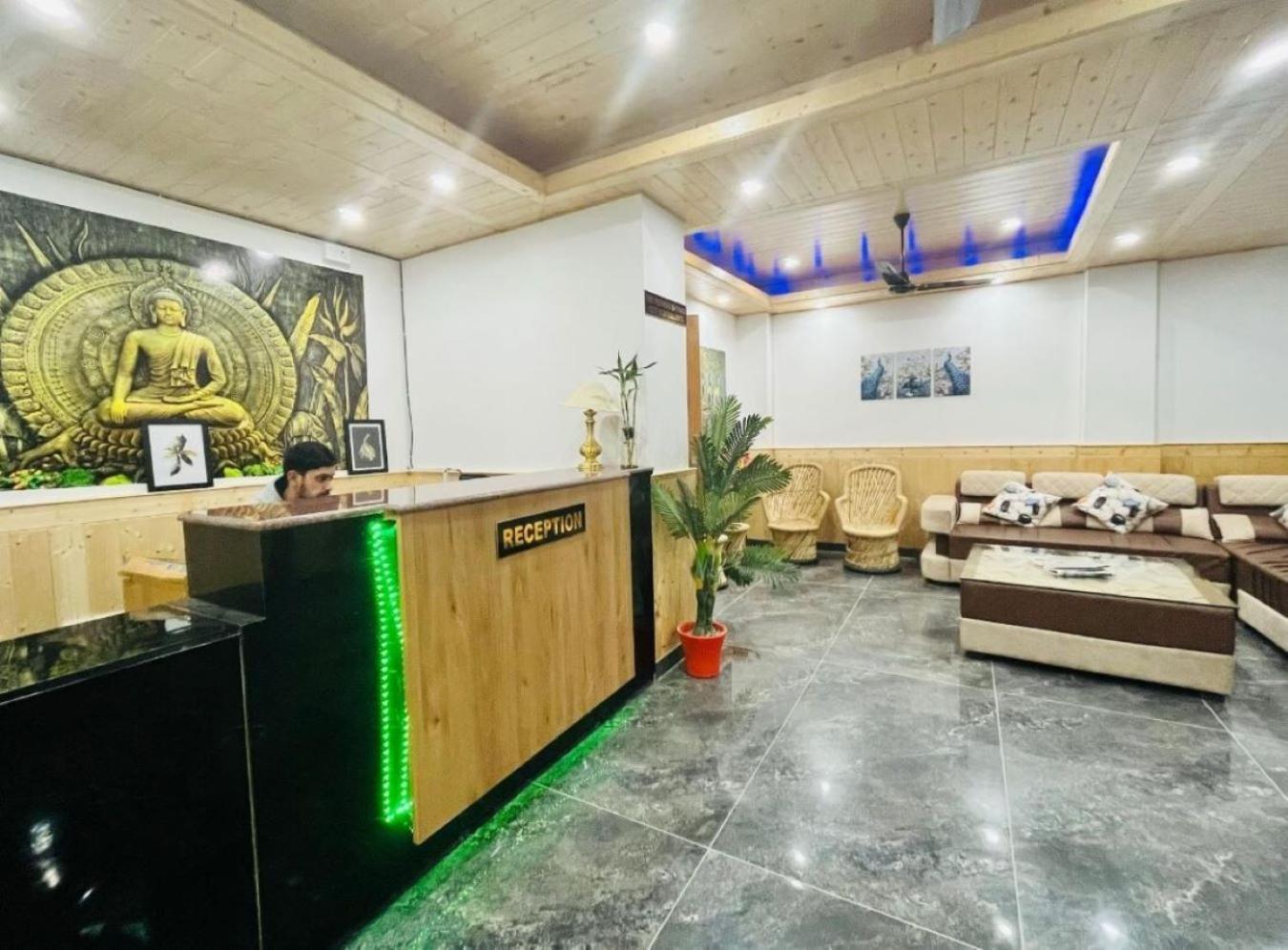 Hotel Sakura Palace Manali  Exterior photo
