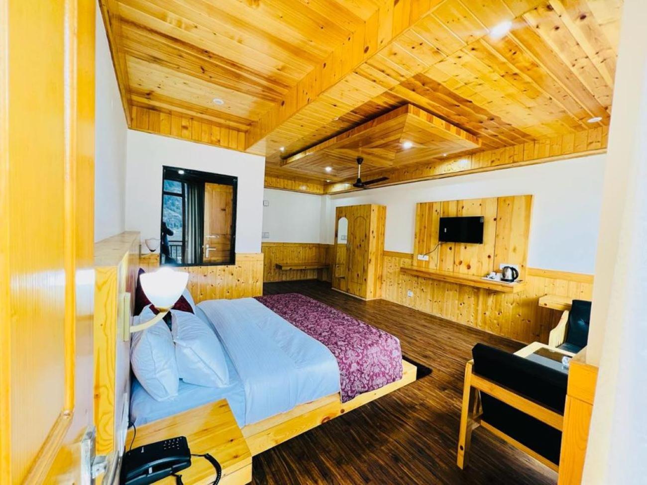 Hotel Sakura Palace Manali  Exterior photo