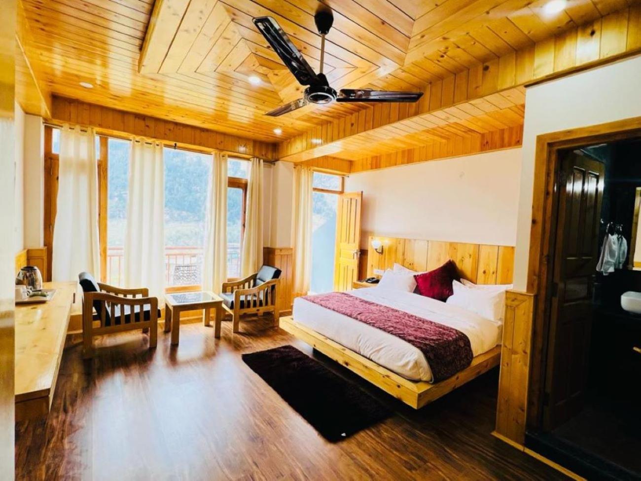 Hotel Sakura Palace Manali  Exterior photo