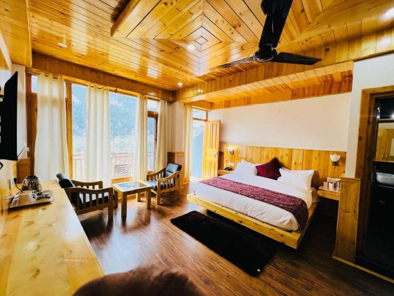 Hotel Sakura Palace Manali  Exterior photo