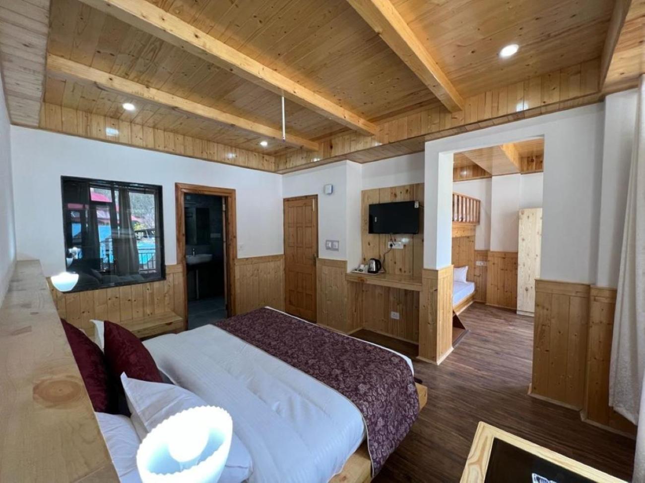 Hotel Sakura Palace Manali  Exterior photo